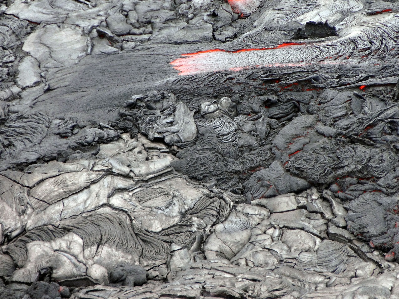 富士山火山喷发最新动态，影响及应对策略揭秘