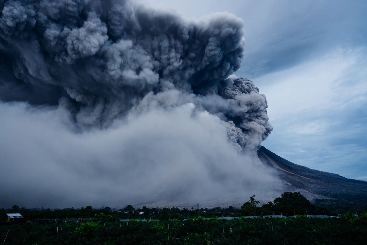 全球火山活动最新动态，爆发、影响与最新消息